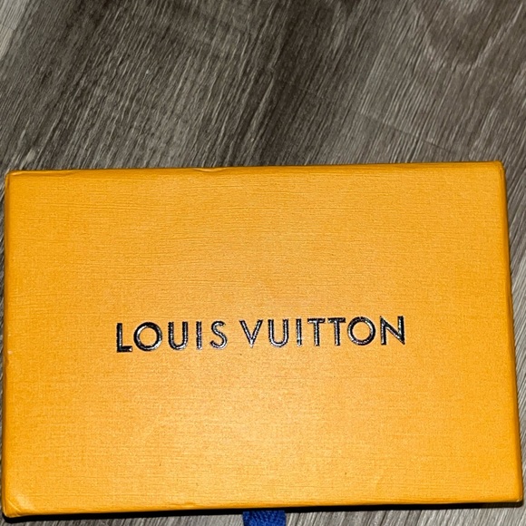 LV Razor Necklace - Picture 4 of 4